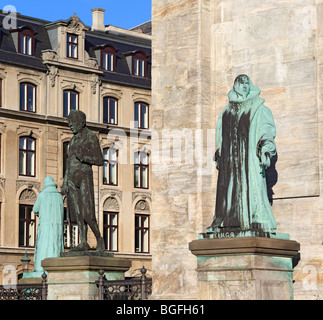 Bronze-Statue von Thomas Hansen Kingo und Sören Kierkegaard in der Nähe von Marmorkirche, Kopenhagen, Dänemark Stockfoto