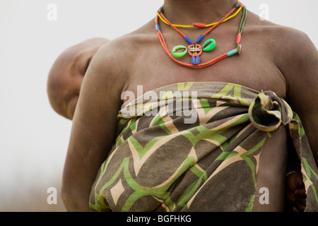 Junge Mädchen des Stammes Owambo, Norden Namibias Stockfoto