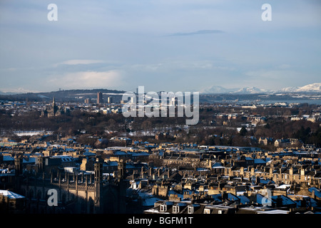 Ein Winter-Blick auf North Edinburgh, auf der Suche von Calton Hill in Richtung Forth und Fife Stockfoto