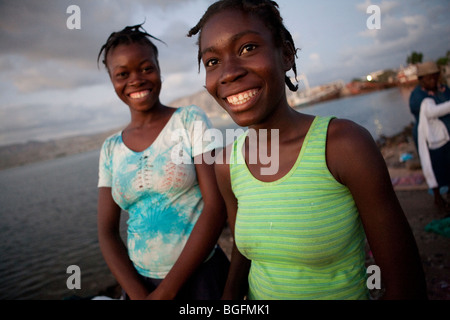 Frauen am Hafen in Gonaives, Abteilung Artibonite, Haiti Stockfoto
