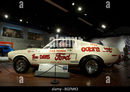 1968 Gas Ronda Cobra Jet Ford Mustang Super Stock Drag Racing Auto an das Automuseum Gilmore Stockfoto