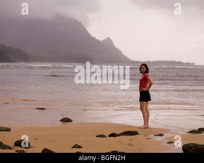 Frau vom Meer, Hanalei Bay, Kauai, Hawaii, USA Stockfoto