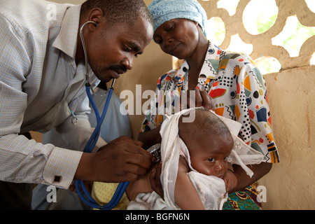 Medizinische Ambulanz, Chekereni Village, Tansania, Ostafrika. Stockfoto