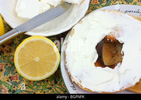 Bagels und Frischkäse Stockfoto