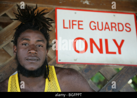 Porträt eines jungen Mannes (Küstenwache) in Tobago Stockfoto