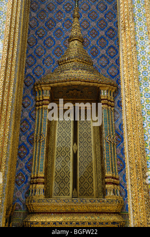 Detail aus der Phra Mondop Bibliothek auf dem Gelände des Grand Palace, Phra Nakhon, Bangkok, Thailand Stockfoto