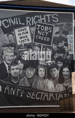 Anti-religiös motivierten Wandbild in Derry/Londonderry in der Bogside Stockfoto