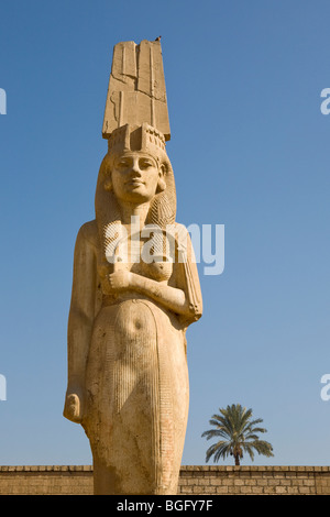 Die Statue von Meryetamun, Tochter und königliche Gemahlin von Ramses II in Achmim in der Nähe von Sohag, Mittelägypten. Stockfoto