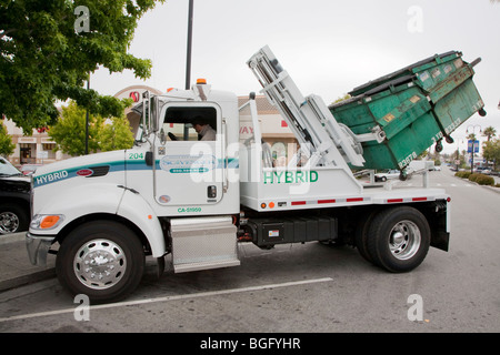 Peterbilt Hybrid Electric (HE) Lkw Modell 330 Klasse 6 Fahrzeug. Kalifornien, USA Stockfoto