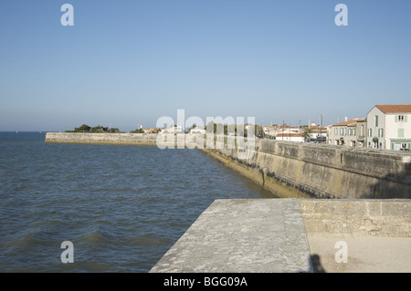 Die Stadtmauern und Ufermauer in Saint Martin, Ile de Ré, Frankreich Stockfoto