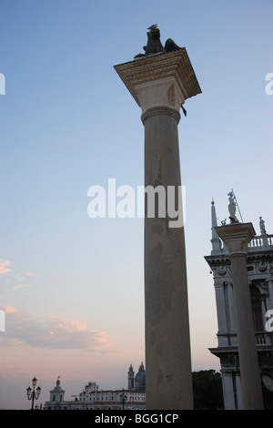 Spalten von Venedig zwei Gönner, Marco und Todaro, Piazzetta San Marco, Venedig, Italien Stockfoto