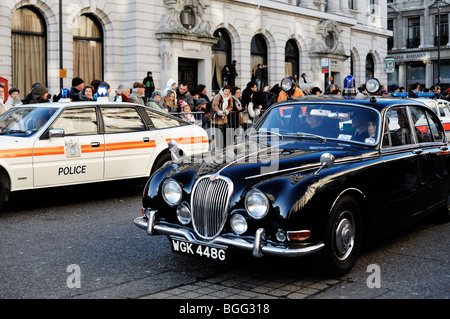 Historischen Polizeiautos an Neujahr Parade 2010, London, England Stockfoto