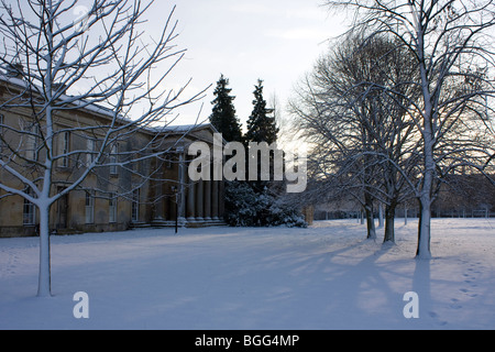 Schnee am Boden Stockfoto