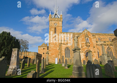 Linlithgow Palace, St. Michael Pfarrei, Friedhof, Kirche, Stirlingshire, Schottland, Oktober 2009 Stockfoto