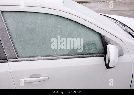 Starkem Frost auf Auto, Stanwell Moor, Surrey, England, Vereinigtes Königreich Stockfoto