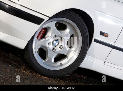 BMW M5 E34 Form - 1988 bis 1996 - hohe Leistung Luxus Limousine Auto Leichtmetallrad und Low-Profile-Reifen Stockfoto