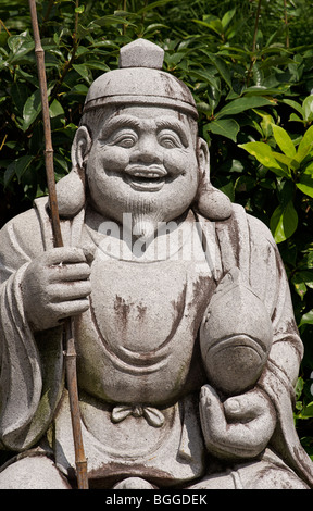 Ebisu, Gott der Fischer oder Kaufleute tragen eine Dorade. Eines der sieben japanischen Glücksgötter. Daikokuten. Kyoto, Japan Stockfoto