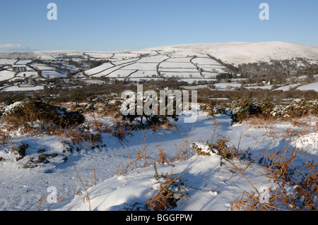 Blick auf Schnee bedeckt Dartmoor oben Widecombe im Moor Devon England Stockfoto