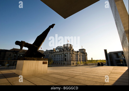 Reichstagsgebäude und Paul Loebe Haus, Spree entlang, Berlin, Deutschland, Europa Stockfoto