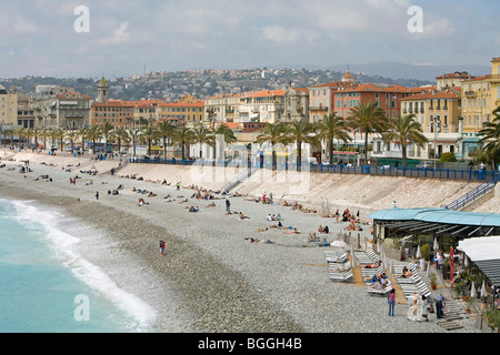 Menschen am Strand, Nizza, Frankreich Stockfoto