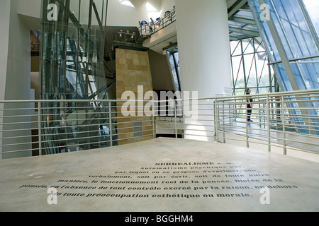 Inschrift im Guggenheim Museum, Bilbao, Spanien Stockfoto