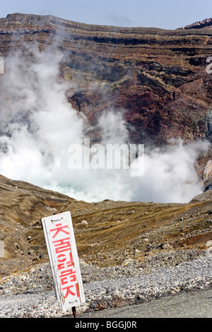 Rauch aus einem Krater, Kyushu, Japan Stockfoto