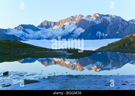 Bergsee reflektiert Zillertaler Alpen, Naturpark Zillertaler Alpen, Österreich Stockfoto