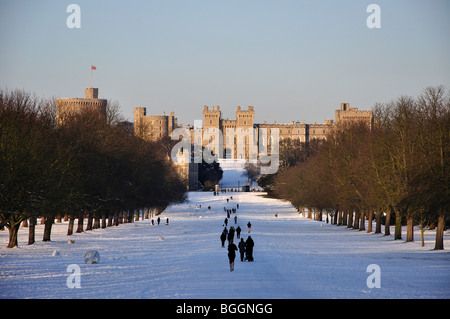 Long Walk im Winterschnee, Schloss Windsor, Windsor, Berkshire, England, Vereinigtes Königreich Stockfoto