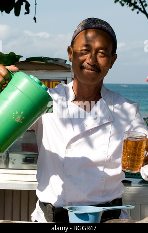 Lebensmittel Verkäufer am Strand von Kuta, Bali, Indonesien Stockfoto