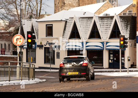 Blick in Richtung Innenstadt von Norwich - in Norwich in der UK-Schneefall von Anfang Januar 2010. Stockfoto