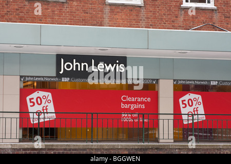 John Lewis Department Store - Januar-Umsatz um Norwich in dem Rekord Schneefall vom Januar 2010 Stockfoto