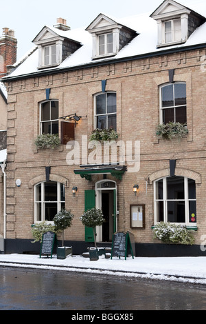 Tatlers Restaurant in Tombland - in Norwich in der UK-Schneefall von Anfang Januar 2010. Stockfoto