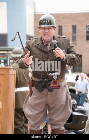 Nachstellung mit General George Smith Patton, Jr., auf dem zweiten Weltkrieg Event im Mid-Atlantic Air Museum des zweiten Weltkriegs Wochenende Stockfoto