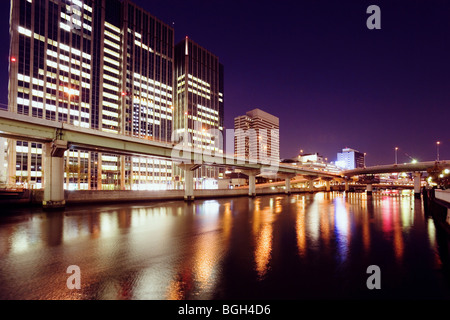 Nakanoshima in der Nacht Kita Gemeinde Osaka Japan Stockfoto