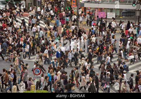 Shibiuya Kreuzung. Überfüllten Fußgängerüberweg, Tokyo, Japan Stockfoto