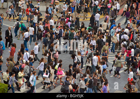 Shibiuya Kreuzung. Überfüllten Fußgängerüberweg, Tokyo, Japan Stockfoto