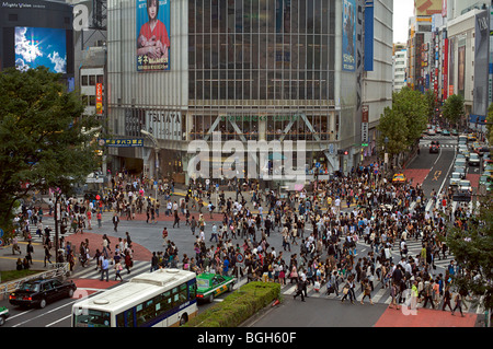 Shibiuya Kreuzung. Überfüllten Fußgängerüberweg, Tokyo, Japan Stockfoto