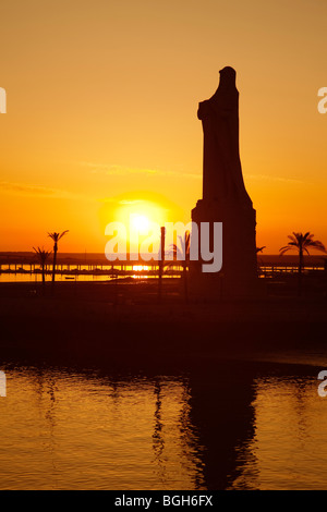 Monumento Colón Atardecer Punta del Sebo Huelva Andalusien España Kolumbus-Denkmal in der Abenddämmerung Punta del Sebo Huelva Andalusien Spanien Stockfoto