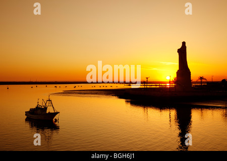 Monumento Colón Atardecer Punta del Sebo Huelva Andalusien España Kolumbus-Denkmal in der Abenddämmerung Punta del Sebo Huelva Andalusien Spanien Stockfoto