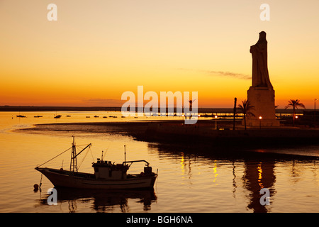 Monumento Colón Atardecer Punta del Sebo Huelva Andalusien España Kolumbus-Denkmal in der Abenddämmerung Punta del Sebo Huelva Andalusien Spanien Stockfoto