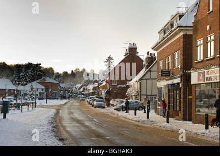 Chalfont St Giles Dorf im Winterschnee Buckinghamshire UK. Stockfoto