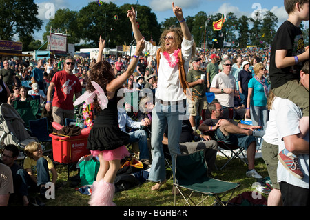 Musik-Fans auf dem jährlichen Fairport Convention-Folk-Musik-Festival in Cropredy Oxfordshire Stockfoto