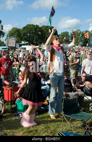 Musik-Fans auf dem jährlichen Fairport Convention-Folk-Musik-Festival in Cropredy Oxfordshire Stockfoto