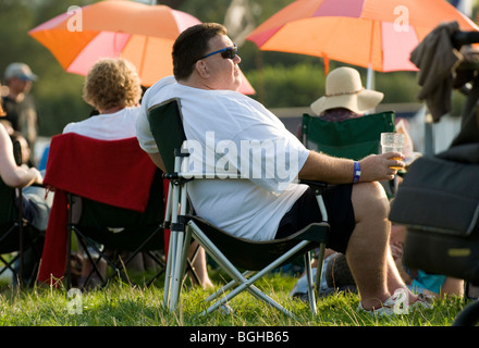 Musik-Fans auf dem jährlichen Fairport Convention-Folk-Musik-Festival in Cropredy Oxfordshire Stockfoto