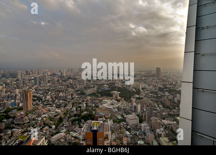 Blick auf Tokio bei Einbruch der Dunkelheit von MORI Tower, Roppongi Hills, Japan Stockfoto