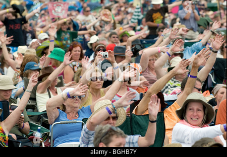 Musik-Fans auf dem jährlichen Fairport Convention-Folk-Musik-Festival in Cropredy Oxfordshire Stockfoto