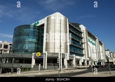 Lissabon. Portugal. El Corte Ingles Einkaufszentrum Av Antonio Augusto de Aguiar. Stockfoto