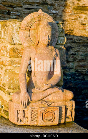 Sitzende Buddhastatue Symbol auf Stromness Bootssteg Waterfront am Hafen.  SCO 5821 Stockfoto