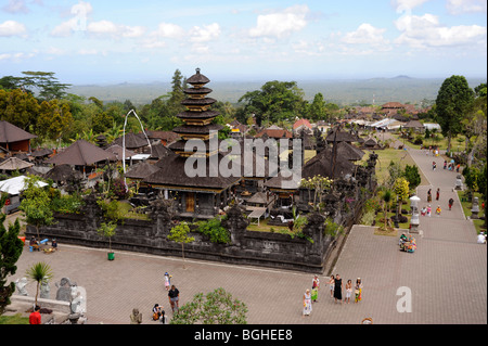 Pura Besakih, hoch an den Hängen des Mt. Agung, ist die Mutter Tempel von Bali, die wichtigste Tempelanlage auf der Insel. Stockfoto