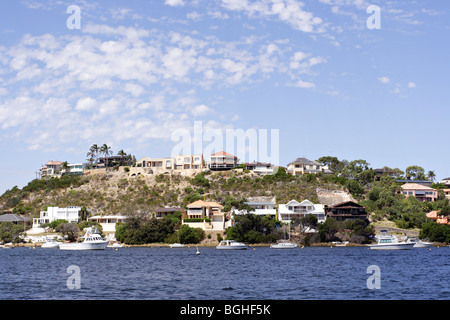 Luxus Ferienhäuser am Ufer des Swan River zwischen Perth und Fremantle in West-Australien. Stockfoto